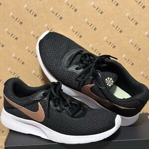 Women’s Size 10 Nike Tanjun running shoes